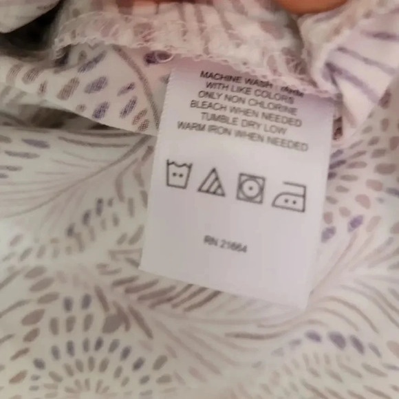 Foxcroft Women's Button-Up Top 8P Shaped White and Purple Wrinkle Free Collared - Picture 3 of 8